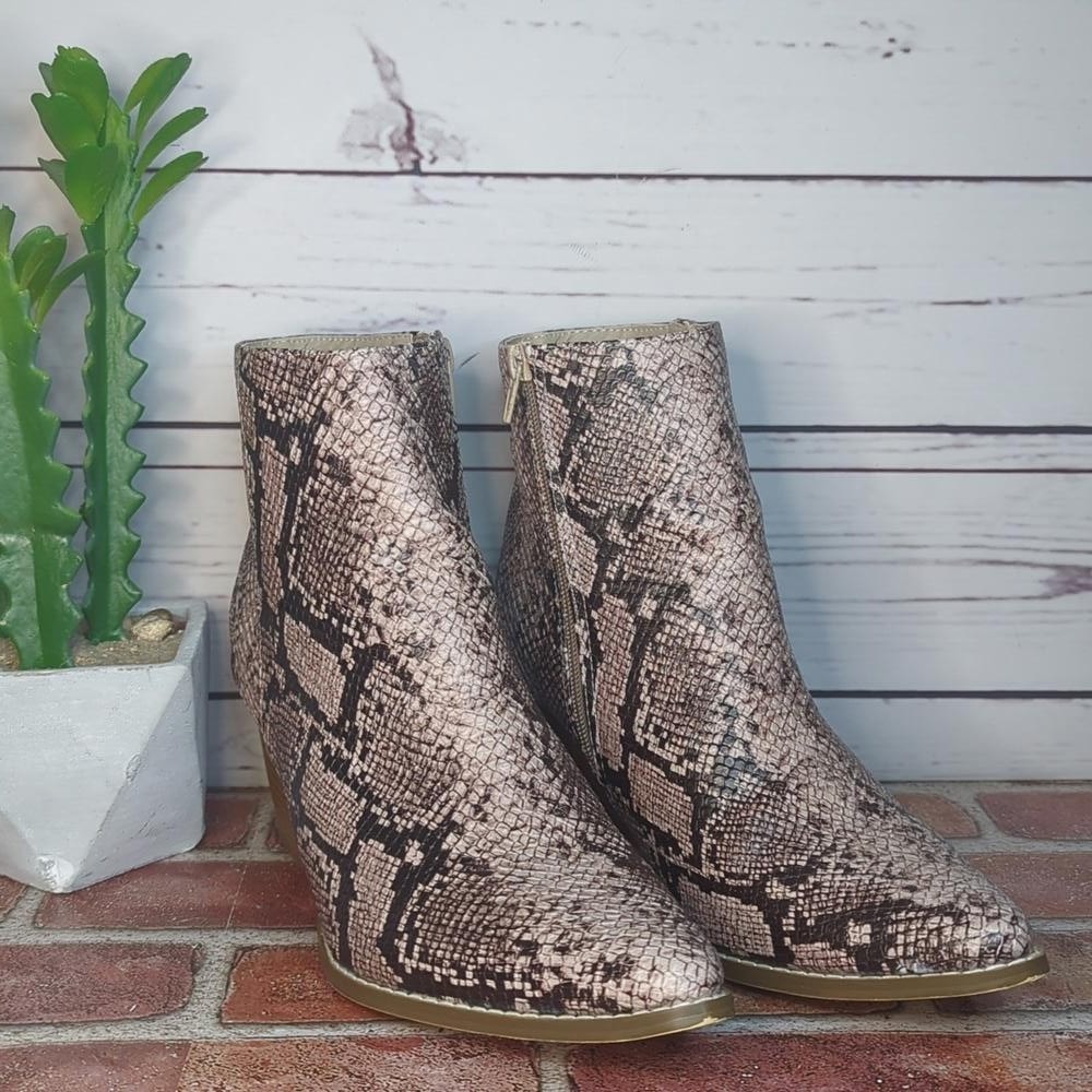 Free People Coconuts by Matisse Snakeskin Going West Ankle‎ Boots Women's 10